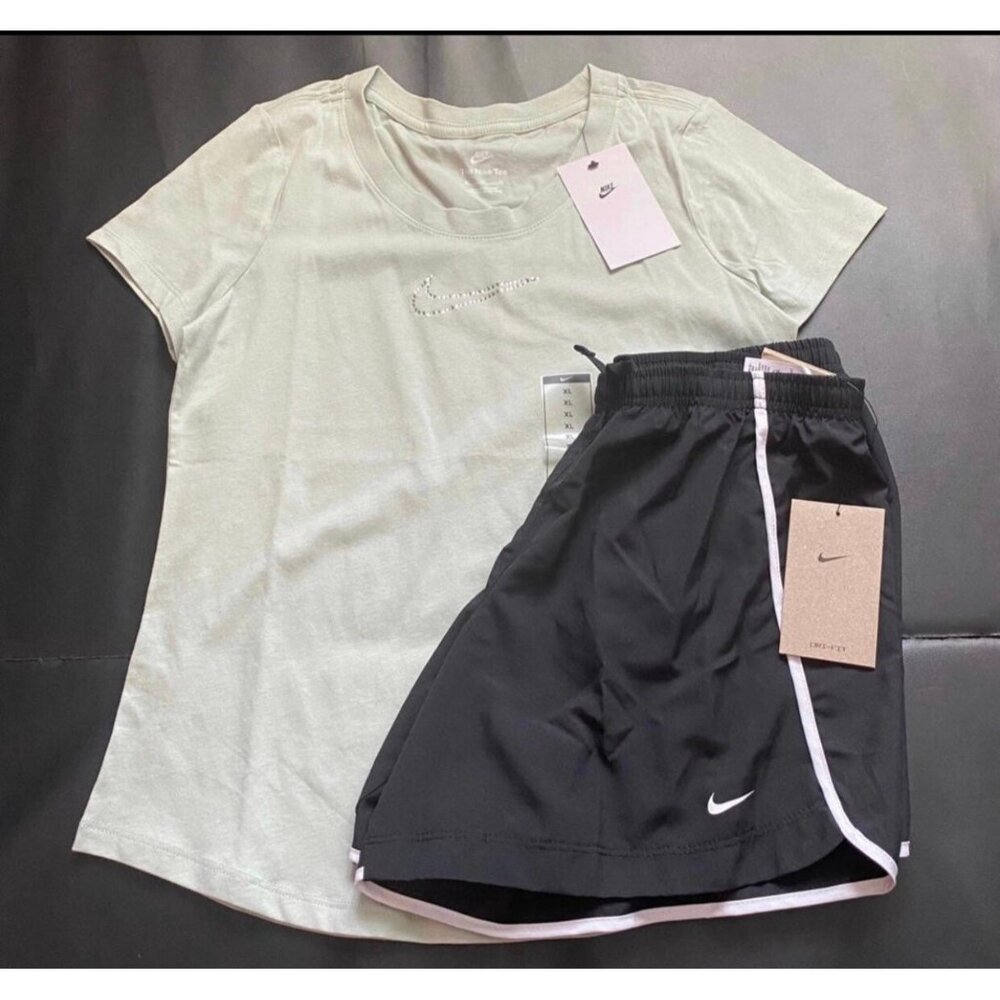 NWT Nike Rhinestone Athletic Set Girls Youth Size XL